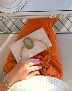 Pochette en résine structurée avec poignée en métal – Meilleure pochette personnalisée en résine, artisanat indien, pour femme – Promotionnelle - Product Image 1