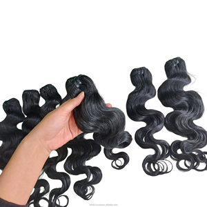 Rizos relajados, definición duradera: nuestros mechones de cabello rizado suelto conservan su forma a través de cada lavado y peinado. - Product Image 2