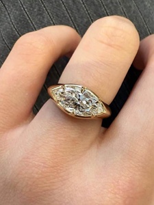 Bague de fiançailles avec diamant de laboratoire taille marquise 2 carats, certifiée IGI - Product Image 1