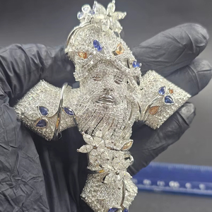 Colgante de Cruz de Jesús de Lujo Certificado con Moissanita VVS Totalmente Engastada, Joyería Religiosa de Plata 925, Colgante de Fe Cristiana - Product Image 1