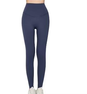 Ensemble de yoga pour femmes, dernières créations, très demandé, anti-rides, respirant, confortable, matière durable, ensemble de yoga pour hommes à prix avantageux - Product Image 1