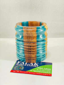 Quemador de incienso de resina y madera hecho a mano, perfecto para crear una fragancia relajante para el hogar, rituales de meditación y tiempo de relajación. - Product Image 2