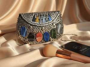 Sac à main de luxe fait main pour femme, orné de mosaïque florale artistique en métal et de perles, idéal pour les fêtes, les mariages et les voyages - Product Image 1