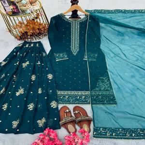 Conjunto VASTRA COTTAGE para Mujer, Top de Georgette con Bordado Intenso y Pantalones Plazo con Borlas, Dupatta de Organza, Prenda Étnica Completamente Cosida - Product Image 6