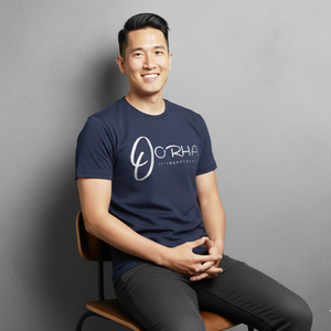 เสื้อยืดลำลองผู้ชาย ผ้าฝ้ายคุณภาพพรีเมียม สีกรมท่า ระบายอากาศได้ดี พร้อมปักชื่อแบรนด์ตามสั่ง - Product Image 1