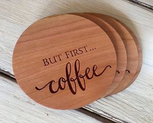 Juego de posavasos de madera de primera calidad, ideal para picnics al aire libre, accesorios de bar y decoración de cocina, procedente de la India. - Product Image 1
