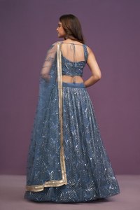 Magnifique Lehenga Choli de mariage bleu avec des détails en résille - Product Image 4