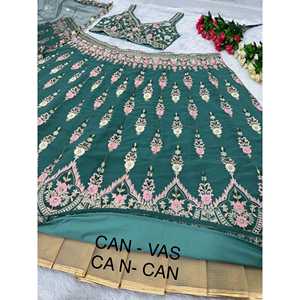 Belle tenue de fête pour femmes Lehenga Choli avec un élégant travail à la main - Product Image 5