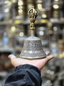 Campana Ghanta de Latón Fundido de Alta Densidad – Campana Ritual Tibetana de Gran Peso para Templos y Objetos Sagrados al por Mayor - Product Image 4