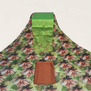 Tela de Lujo Color Lavanda Morado con Estampado Floral Suizo Dirac y Panel Bordado con Encaje para Vestidos de Boda Somalíes - Product Image 2