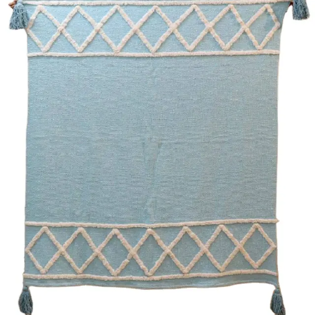 Belle et colorée avec différents modèles de couvertures tissées et touffues couverture en ivoire fait à la main en laine douce marocaine