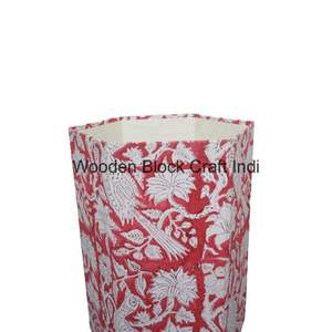 Poubelle décorative hexagonale en bois, fabriquée à la main au Rajasthan, Inde, avec couvercle roulant, motif géométrique, écologique - Product Image 5