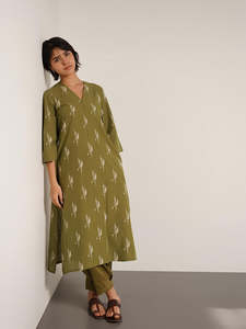Green Printed Button Down Shirt With Three Quarter Sleeves Turn-down Collar Loose Fit Casual Woven <b>Viscose</b> Cotton Fabric - Product Image 3