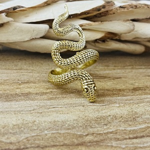 Nouveauté 2026, Meilleure vente : Bague serpent gothique en laiton pour femme, plaquée or 18 carats, motif animal enroulé texturé, style punk, vente en gros - Product Image 4