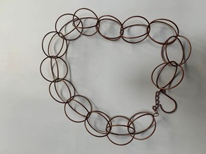 Cadena de lluvia metálica de excelente mano de obra que funciona de maravilla en entornos modernos y tradicionales. - Product Image 5