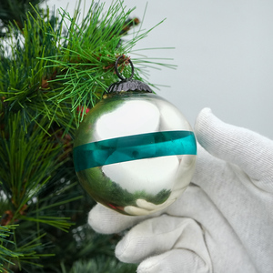 Adorno Navideño de Cristal Plateado al por Mayor con Rayas Verdes, Bola Redonda Vintage para Colgar en el Árbol de Navidad y Adornos para Árboles - Product Image 4
