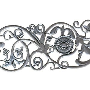 Escalera Decorativa de Hierro con Diseño Floral y Rejilla, Diseño Moderno, Construcción Duradera, Uso en Exteriores, Garantía de Más de 5 Años - Product Image 3