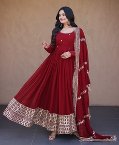 Traje Anarkali tradicional indio-pakistaní para mujer, largo hasta el suelo, con bordado dorado y dupatta, para ocasiones de boda. - Product Image 1