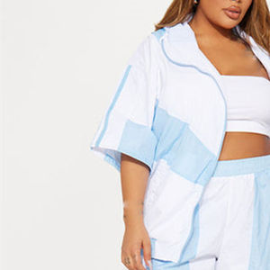 Ensemble coupe-vent court personnalisé avec logo pour femme – Ensemble short et coupe-vent en nylon pour femme - Product Image 5