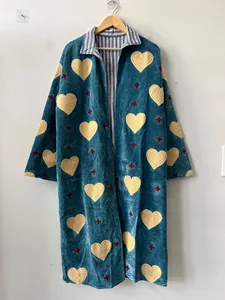 Chaqueta Larga de Terciopelo Azul para Mujer, Bordada con Patrón de Corazones, Manga Larga, Cuello Alto, Estilo Bohemio, Ropa de Abrigo de Invierno - Product Image 1