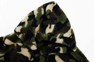 Sweat à capuche unisexe en sherpa brodé camouflage, coupe oversize à épaules tombantes, idéal pour la chasse, la randonnée et la jungle, séchage rapide et respirant pour l'hiver - Product Image 3