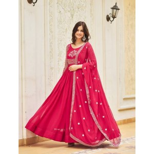 Vestido de Diseñador con Bordado de Secuencia en Georgette y Dupatta Rani - Product Image 1