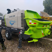 Pompe à béton tractée Zoomlion à longue portée, stable et modulaire, conçue pour les chantiers de construction en espaces restreints