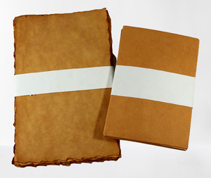 Papiers vintage de qualité supérieure en coton, 10 feuilles de papier à lettres A4 + 5 enveloppes, emballées en ensemble dans une dossier - Product Image 3