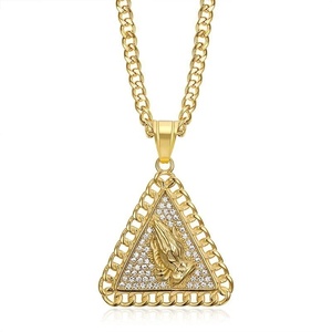 Collier pendentif main de prière triangulaire en zircon glacé, chaîne en laiton plaqué or, bijoux hip-hop pour hommes et femmes - Product Image 3