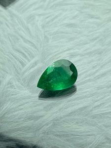 Excellente Pierre Précieuse Naturelle Émeraude Taille Poire Verte pour la Fabrication de Bijoux, Certifiée IGI, Couleur 5A avec Effet de Jeu de Couleurs/Feu, pour Bague, Pendentif et Créations Personnalisées - Product Image 4