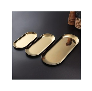 Collection de plateaux de service en laiton doré de luxe, bordure texturée, plateaux en métal ronds, carrés et rectangulaires, plateaux décoratifs - Product Image 3