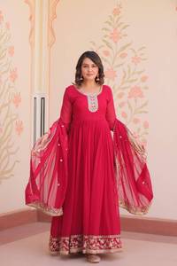 Ensemble de robe Anarkali brodée royale pour femmes, robe ethnique longue avec dupatta, collection festive traditionnelle - Product Image 1