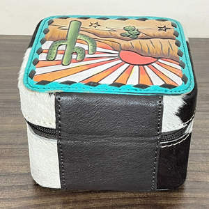 Organisateur de bijoux en cuir de vachette peint à la main, style western, en cuir véritable, mini-étuis à bijoux portables pour femmes, collection March Expo - Product Image 5