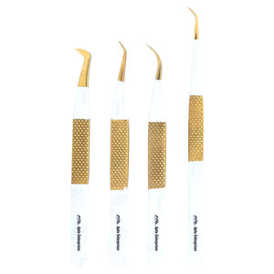 Pince à cils Apto Enterprises en acier inoxydable durable avec poignée diamantée et surface dentelée/lisse pour extensions de cils - Product Image 1