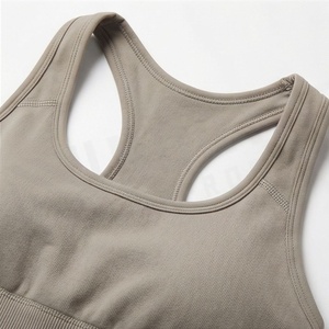 Conjunto de yoga sin costuras para mujer, 2 piezas: sujetador deportivo tipo racerback y leggings de cintura alta - Product Image 4