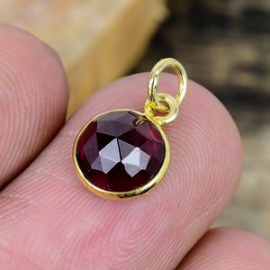 Collier avec pendentif en grenat rouge naturel de forme ronde, chaîne en argent sterling 925 plaqué or 18 carats - Product Image 2