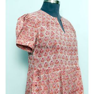 Robe midi bohème en coton lavable et écologique à imprimé floral, faite à la main, à manches courtes, pour femme, idéale pour l'été et la plage, coupe fluide et naturelle. - Product Image 5