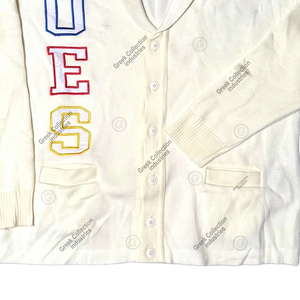 เสื้อคาร์ดิแกนสีขาว OES แบบสั่งทำพิเศษสำหรับผู้หญิง เสื้อสเวตเตอร์อะคริลิกถักลายปักอักษรกรีก มหาวิทยาลัยและวิทยาลัย เสื้อสเวตเตอร์ติดกระดุม - Product Image 6