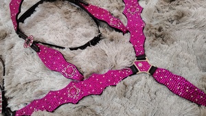 Hot Pink Rhinestone Bling Horse Tack Set Headstall Pecho Plato Cuero genuino Ligero Estacional Equipos para montar a caballo - Product Image 3