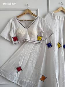 Fournisseur de la tenue complète (Lehenga évasé, Choli et Dupatta) en coton Khadi Ajrakh de haute qualité avec broderies de patchs et de miroirs, prêt-à-porter, de Surat - Product Image 6