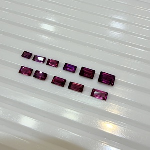 หินโรโดไลต์สีม่วงทรงบาแกตต์ธรรมชาติ ขนาด 3x4 มม. สำหรับทำเครื่องประดับ - Product Image 1