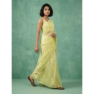Sari en Soie Pure Chanda Elite Weaves avec Broderie Florale Élégante, Travaux Schiffli, Resham, Zari et Bordure Découpée – Idéal pour Mariages Indiens/Pakistanais - Product Image 4