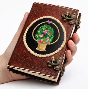 Diario Vintage de Cuero Genuino Hecho a Mano con Cierre Metálico, Cordón de Cuero y Diseño Floral para Bodas y Cumpleaños, Artesanía de Rajasthan - Product Image 3