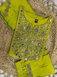 Traje Salwar de Tela de Seda Viscosa Pakistaní de Diseño Moderno y Exclusivo de Boutique India, Traje Formal para Mujer para Fiestas - Product Image 2