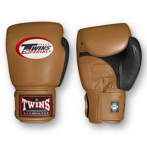 Gants de boxe professionnels Twins Muay Thai - Gants personnalisés en cuir véritable rouge/noir, doigts entièrement couverts, poignées légères et ajustables - Product Image 3