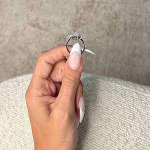 แหวนหมั้นเพชรทรงรัศมี 5 กะรัต เพชรเลี้ยงในห้องปฏิบัติการ ทองคำ 18K |   เครื่องประดับเจ้าสาวแบบซ่อนรูปทรงรัศมี ได้รับการรับรองจาก IGI - Product Image 5