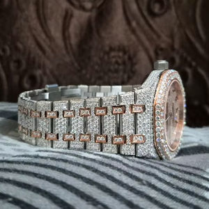 Reloj Deportivo de Lujo para Hombre con Moissanita VVS Color D, Correa de Cuero Dorado, Esfera con Manecillas y Cristal - Product Image 1