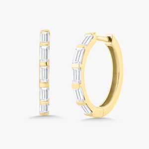 Boucles d'oreilles créoles Huggie en or massif 10K 14K 18K, serties de diamants de laboratoire taille baguette, style minimaliste et moderne, pour usage quotidien, vente en gros - Product Image 1