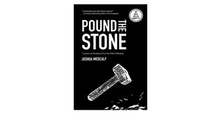 Pound The Stone : 7 leçons pour développer la résilience sur le chemin vers la maîtrise (livre broché) (approvisionnement en gros) - Product Image 1
