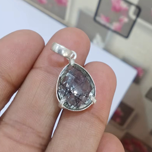 Pendentif en argent allemand pour femme, vente en gros, bijoux de qualité supérieure, collier et pendentif de forme classique, couleur vert vif - Product Image 1